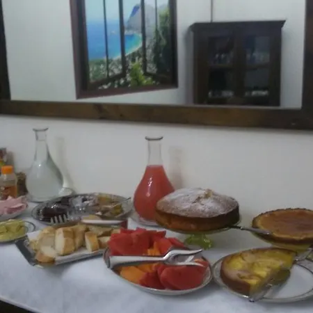 Bed & Breakfast Art